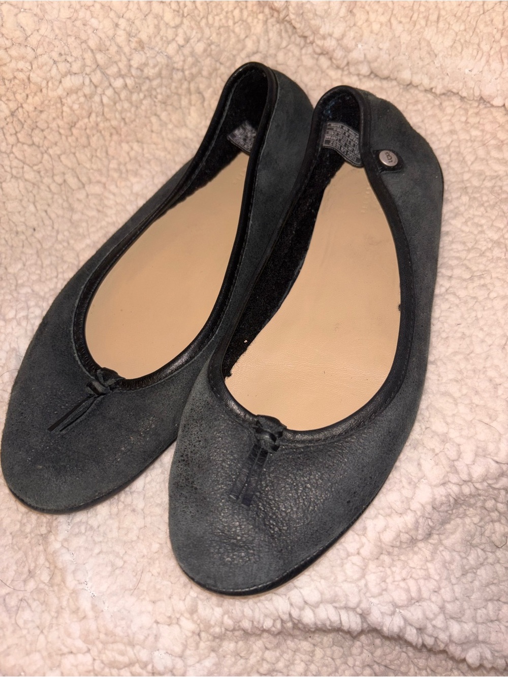 UGG Australia Black Suede Ballet Flats Bow Shoes Women’s Size 7.5 US